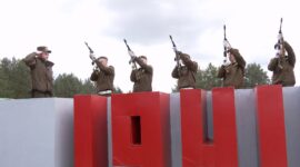 Районный митинг и возложение цветов к памятнику «Скорбящая мать». Фоторепортаж