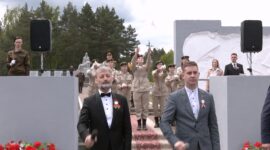 Районный митинг и возложение цветов к памятнику «Скорбящая мать». Фоторепортаж