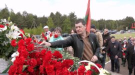 Районный митинг и возложение цветов к памятнику «Скорбящая мать». Фоторепортаж