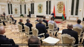 Александр Лукашенко в преддверии 80-летия Победы вручил государственные награды заслуженным представителям различных сфер