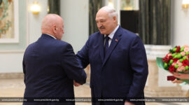 Александр Лукашенко в преддверии 80-летия Победы вручил государственные награды заслуженным представителям различных сфер