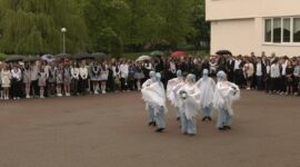 Прощай, родная школа! Праздник последнего звонка в средней школе №11. Фоторепортаж