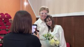 Прощание со школой и учебными буднями - торжественная линейка прошла в сш №10. Фоторепортаж