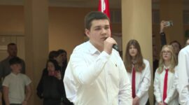 Торжественная линейка состоялась для учащихся средней школы №14