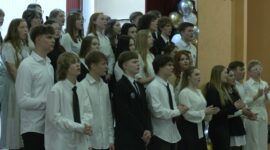 Прощание со школой и учебными буднями - торжественная линейка прошла в сш №10. Фоторепортаж