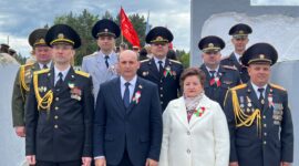 Районный митинг и возложение цветов к памятнику «Скорбящая мать». Фоторепортаж