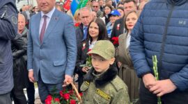 Районный митинг и возложение цветов к памятнику «Скорбящая мать». Фоторепортаж