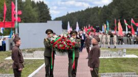 Районный митинг и возложение цветов к памятнику «Скорбящая мать». Фоторепортаж