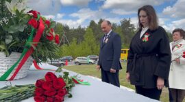 Районный митинг и возложение цветов к памятнику «Скорбящая мать». Фоторепортаж