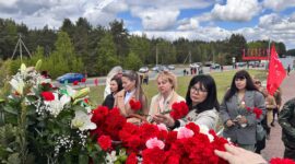 Районный митинг и возложение цветов к памятнику «Скорбящая мать». Фоторепортаж