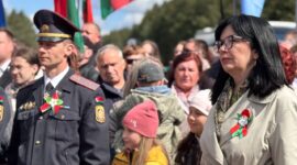 Районный митинг и возложение цветов к памятнику «Скорбящая мать». Фоторепортаж