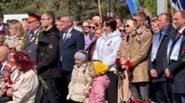 Районный митинг и возложение цветов к памятнику «Скорбящая мать». Фоторепортаж