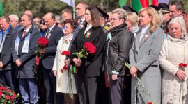 Районный митинг и возложение цветов к памятнику «Скорбящая мать». Фоторепортаж