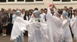 Прощай, родная школа! Праздник последнего звонка в средней школе №11. Фоторепортаж