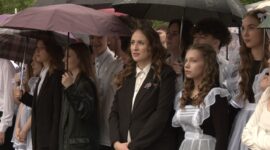 Прощай, родная школа! Праздник последнего звонка в средней школе №11. Фоторепортаж