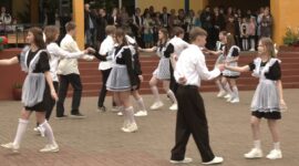 Прощай, родная школа! Праздник последнего звонка в средней школе №11. Фоторепортаж