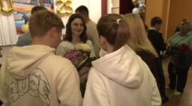 Прощание со школой и учебными буднями - торжественная линейка прошла в сш №10. Фоторепортаж