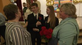 Прощание со школой и учебными буднями - торжественная линейка прошла в сш №10. Фоторепортаж