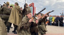 Хореографическое представление прямо сейчас на площади!