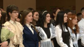 Торжественная линейка состоялась для учащихся средней школы №14