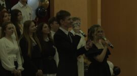 Прощание со школой и учебными буднями - торжественная линейка прошла в сш №10. Фоторепортаж