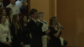 Прощание со школой и учебными буднями - торжественная линейка прошла в сш №10. Фоторепортаж