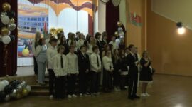 Прощание со школой и учебными буднями - торжественная линейка прошла в сш №10. Фоторепортаж