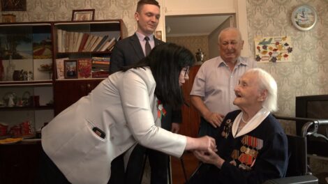 Ветеран ВОВ Мария Ратнер принимала поздравления с Днем Победы