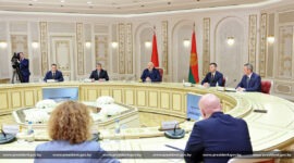 Александр Лукашенко проводит встречу с губернатором Калининградской области России Алексеем Беспрозванных