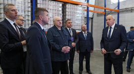 Александр Лукашенко сегодня совершает рабочую поездку в Гродненскую область. В Волковыске глава государства посещает ОАО «Беллакт»