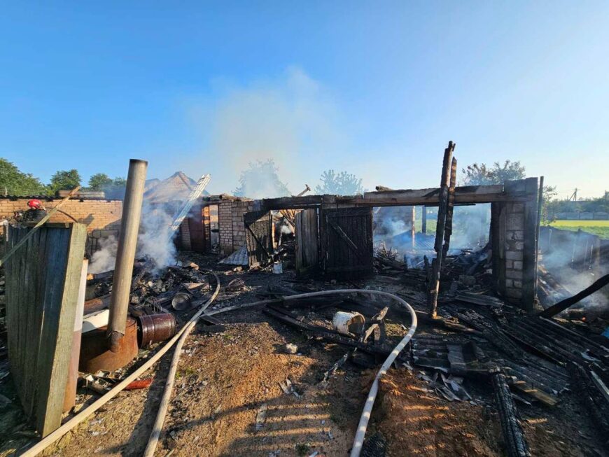 В Завшицах Солигорского района горела хозпостройка. Что говорит МЧС?