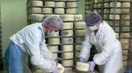 Видели как делают отечественный сыр для гурманов? СМИ Минщины посещают Нарочанский участок Минского молочного завода №1
