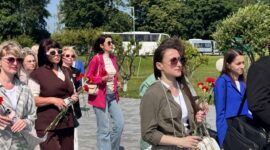 Участники V Форума медийного сообщества Беларуси возложили цветы к мемориалу «Детям — жертвам войны»