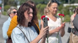 Участники V Форума медийного сообщества Беларуси возложили цветы к мемориалу «Детям — жертвам войны»