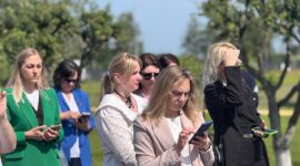 Участники V Форума медийного сообщества Беларуси возложили цветы к мемориалу «Детям — жертвам войны»