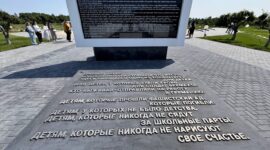 Участники V Форума медийного сообщества Беларуси возложили цветы к мемориалу «Детям — жертвам войны»