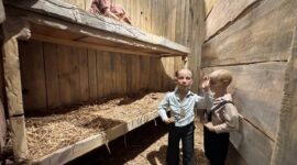 Участники V Форума медийного сообщества Беларуси возложили цветы к мемориалу «Детям — жертвам войны»