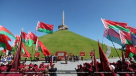Глава государства возложил венок к подножию Кургана Славы и выступил с обращением к соотечественникам