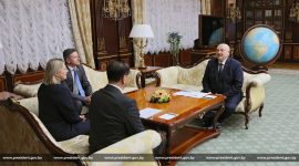 Александр Лукашенко встретился с ректором Пекинского университета Гун Цихуаном