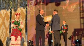 Глава района Анатолий Лодыга наградил лучших тружеников Солигорщины