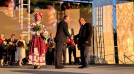 Глава района Анатолий Лодыга наградил лучших тружеников Солигорщины