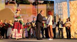 Глава района Анатолий Лодыга наградил лучших тружеников Солигорщины