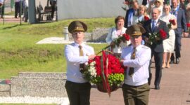 Районный митинг и возложение цветов к памятнику «Скорбящая мать». Фоторепортаж