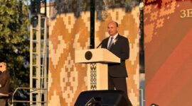 Глава района Анатолий Лодыга наградил лучших тружеников Солигорщины