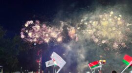 Культурно-патриотическая акция "Споем гимн вместе" и праздничный салют в Солигорске