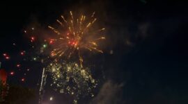 Культурно-патриотическая акция "Споем гимн вместе" и праздничный салют в Солигорске