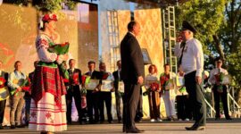 Глава района Анатолий Лодыга наградил лучших тружеников Солигорщины