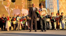 Глава района Анатолий Лодыга наградил лучших тружеников Солигорщины