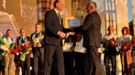 Глава района Анатолий Лодыга наградил лучших тружеников Солигорщины