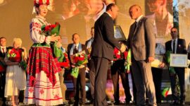 Глава района Анатолий Лодыга наградил лучших тружеников Солигорщины